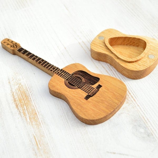 50% korting | TuneTreasure™ houten gitaarkist met standaard