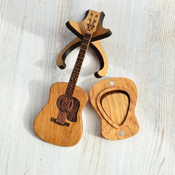 50% korting | TuneTreasure™ houten gitaarkist met standaard